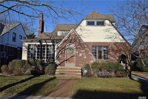 Image 1 of 28 for 14 Dunne Place in Long Island, Lynbrook, NY, 11563