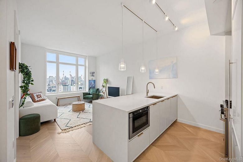 41st Avenue 29-18