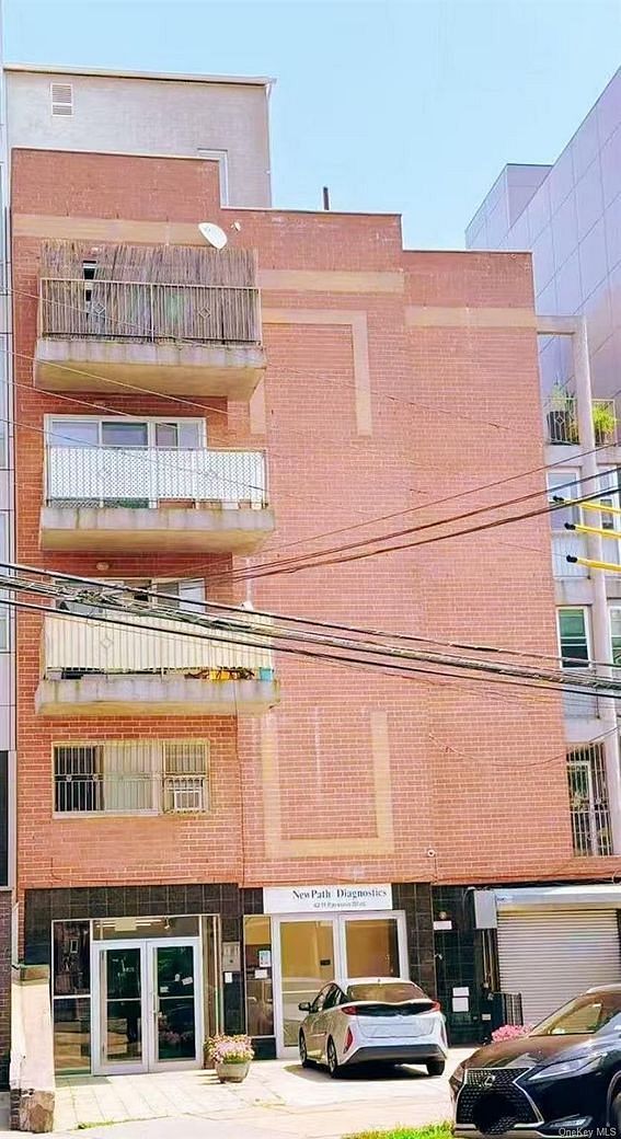 42-11 Parsons Boulevard #4D