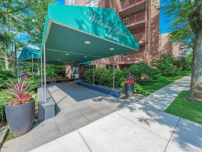 42-30 Douglaston Parkway #3L