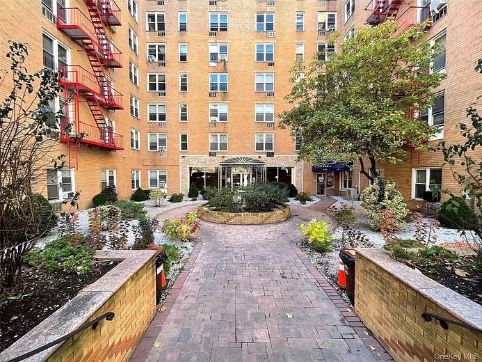 42-42 Colden Street #B21