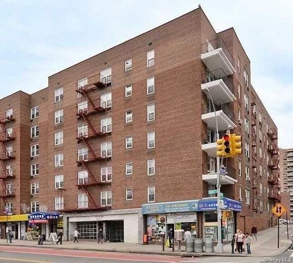 42-95 Main Street #3B