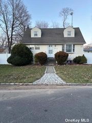 Image 1 of 9 for 42 Benburb Street in Long Island, Amityville, NY, 11701