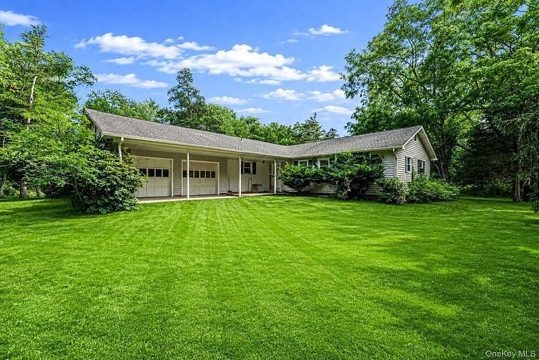 42 E Bartlett Road