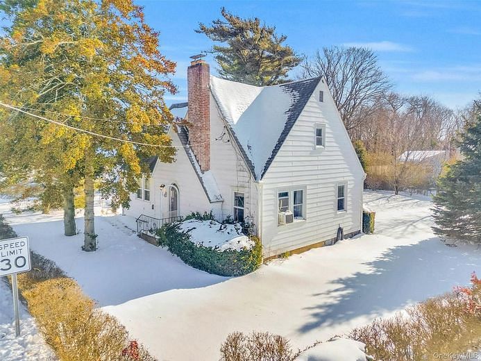 42 Greenwood Road #Bay Shore,