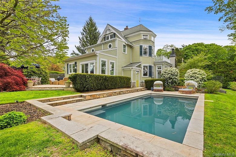 42 Mountain Avenue