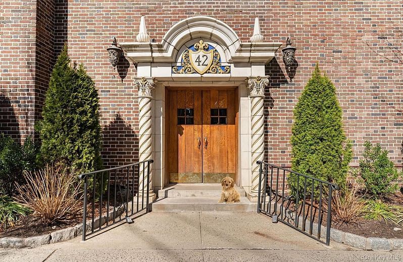 42 Pondfield West Road #6D