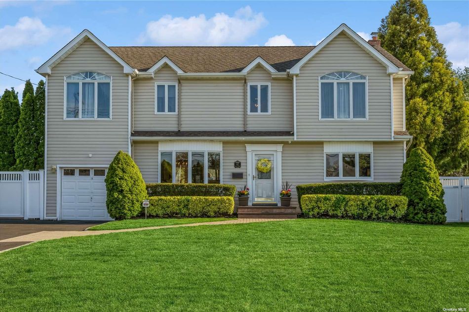 Image 1 of 35 for 42 Sylvia Drive in Long Island, West Islip, NY, 11795