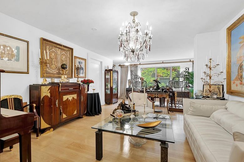 420 East 55th Street #3FG