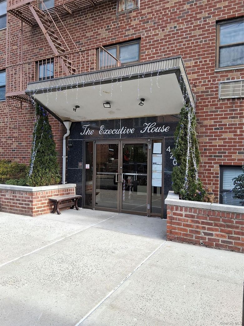 4200 Herkimer Place #4e