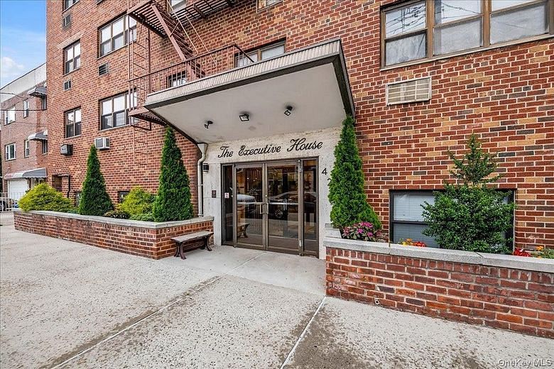 4200 Herkimer Place #6C