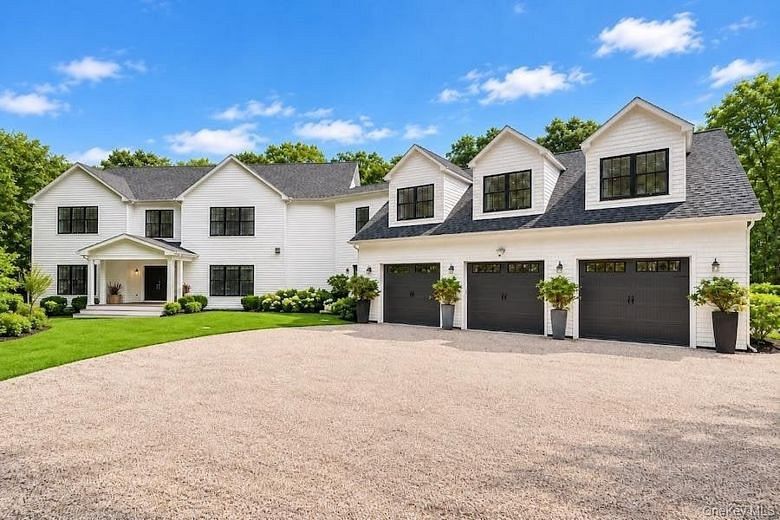 421 Edge Of Woods Road