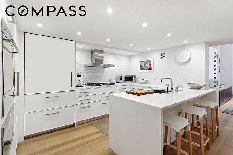 421 Hudson Street #221