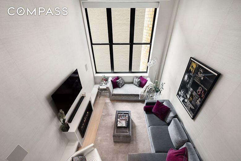 421 Hudson Street #320