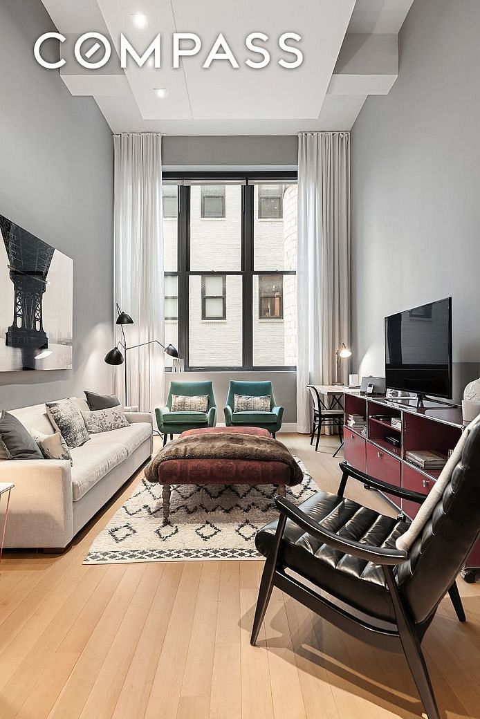 421 Hudson Street #520