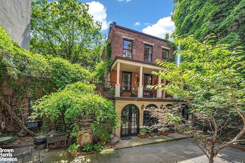 422 West 46th Street #2R