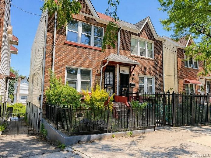 4220 Boyd Avenue