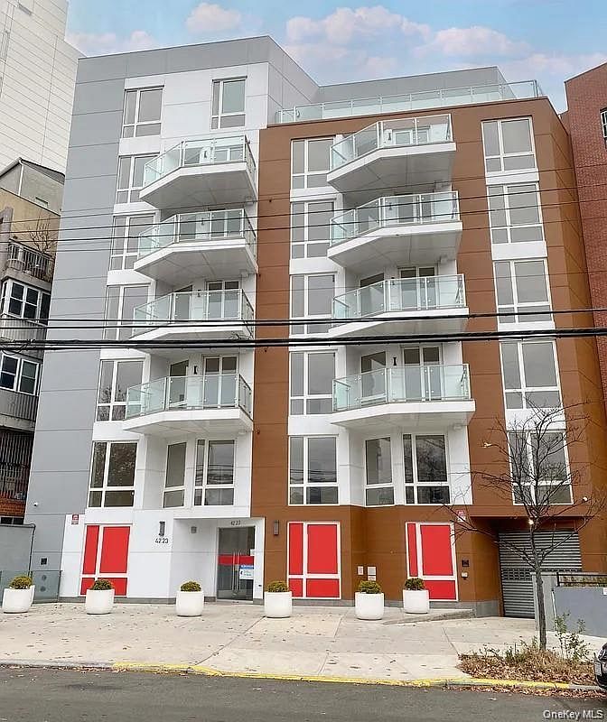 4223 Parsons Boulevard #5C