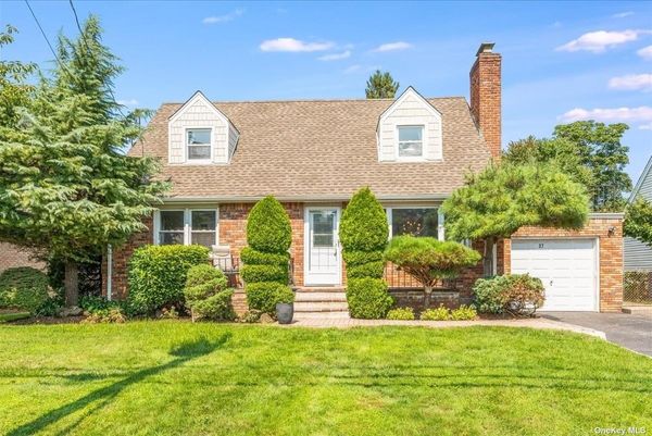 Image 1 of 29 for 37 George Street in Long Island, Roslyn Heights, NY, 11577