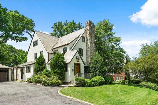 Image 1 of 28 for 3 Circle Hill Road in Westchester, Pelham, NY, 10803