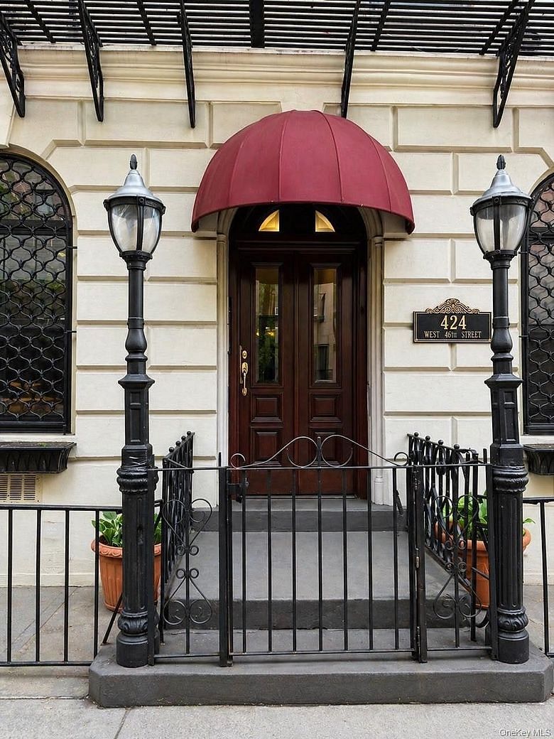 424 W 46th Street #1D
