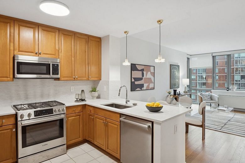 425 Main Street #8A