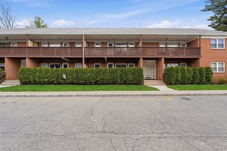 425 Tompkins Avenue #13