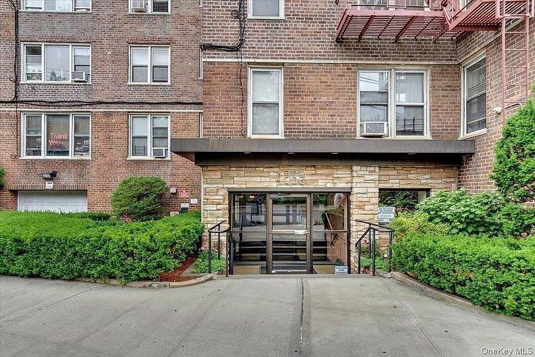 4265 Webster Avenue #7C