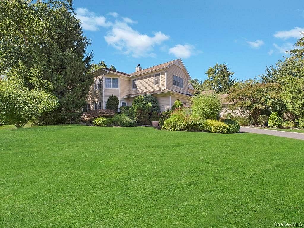 Image 1 of 40 for 428 Toftree Court in Long Island, North Hempstead, NY, 11576