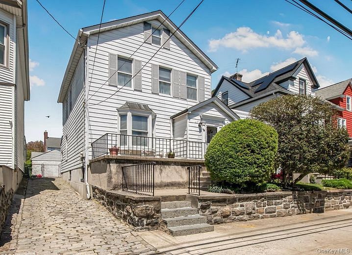 429 E 238th Street