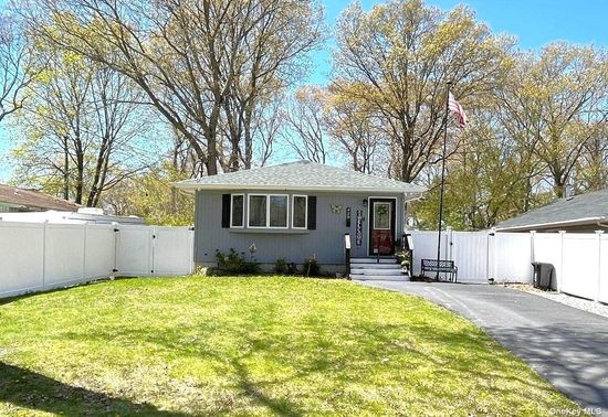 Image 1 of 25 for 429 W End Avenue in Long Island, Shirley, NY, 11967
