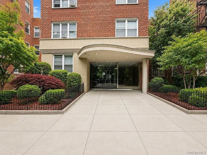 4295 Webster Avenue #2D