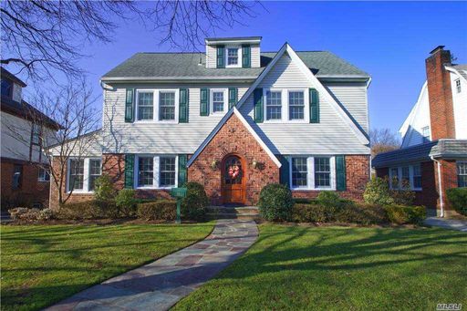 Image 1 of 24 for 118 Meadbrook Road in Long Island, Garden City, NY, 11530