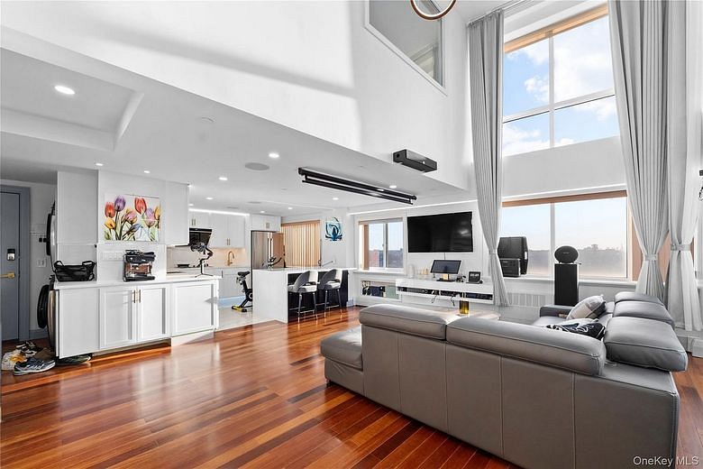 43-18 Main Street #12/14A