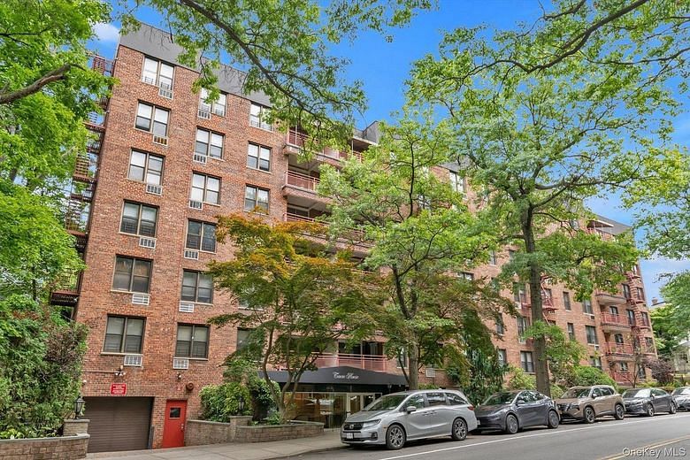 43-25 Douglaston Parkway #2-G
