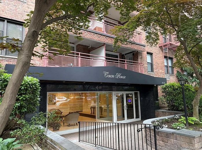 43-25 Douglaston Parkway #4E