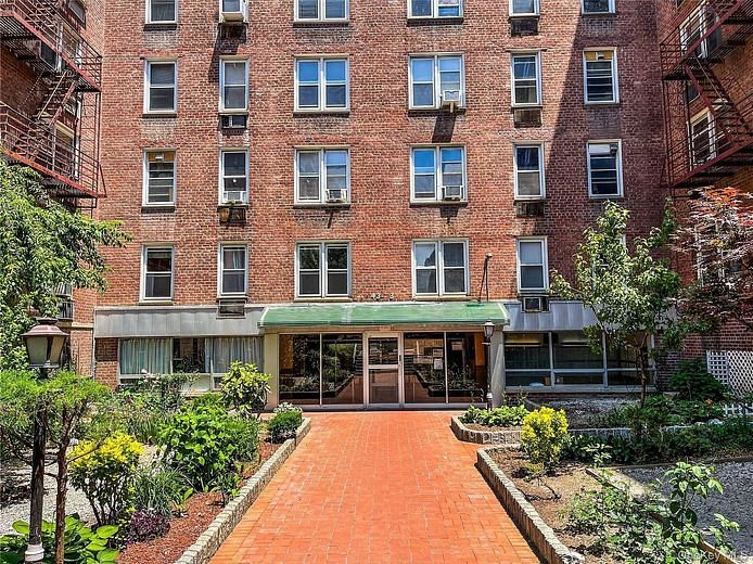 43-43 Kissena Blvd #306