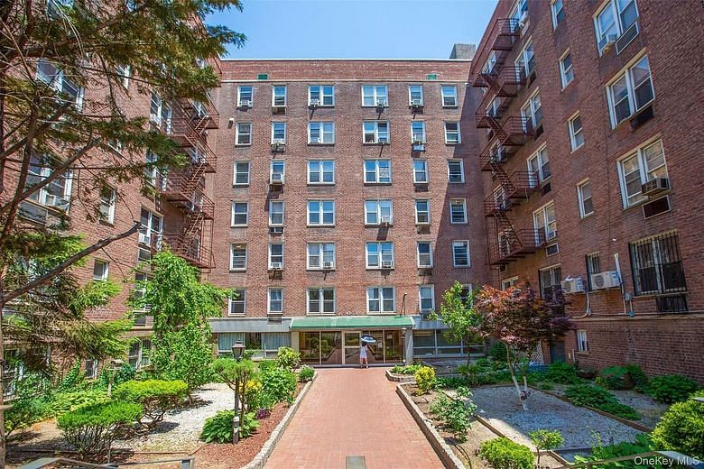 43-43 Kissena Blvd #402