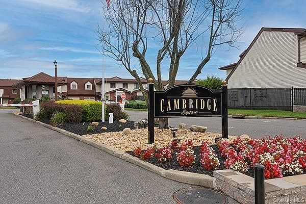 43 Cambridge Drive W