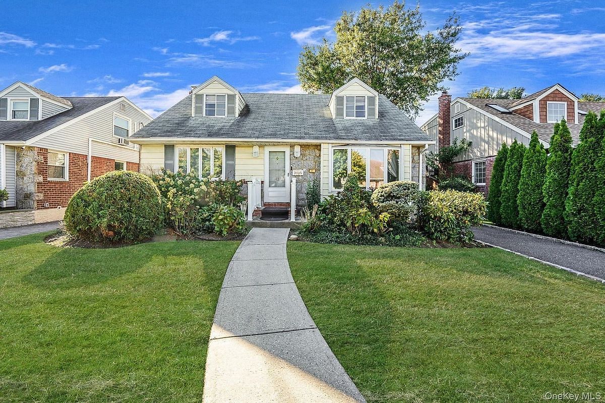 Image 1 of 23 for 43 Shortridge Drive in Long Island, Mineola, NY, 11501