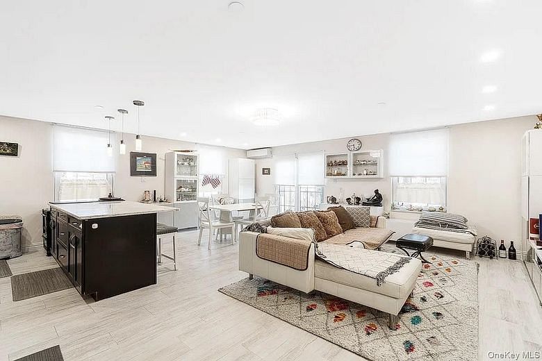 4300 Atlantic Avenue #4