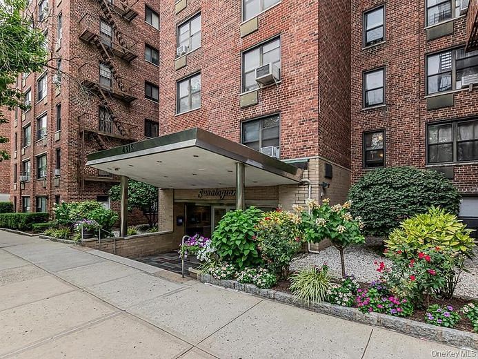 4315 Webster Avenue #5M
