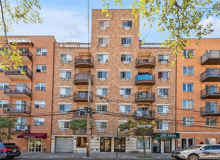 4318 Robinson Street #4D