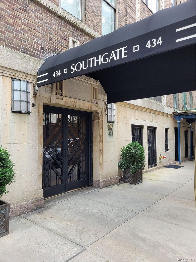 434 E 52 Street #9A