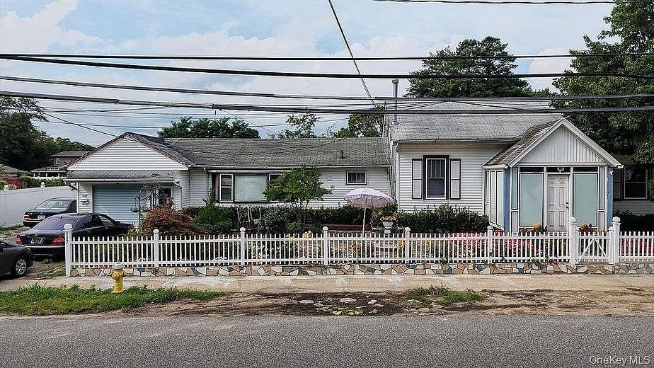 437 Moffitt Boulevard