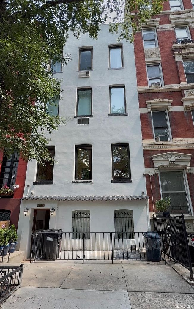 437 W 43rd Street #1
