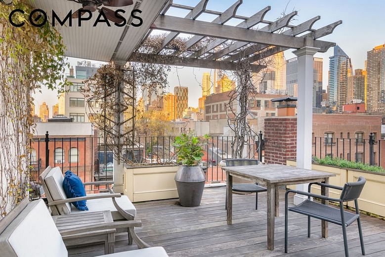 438 West 44th Street