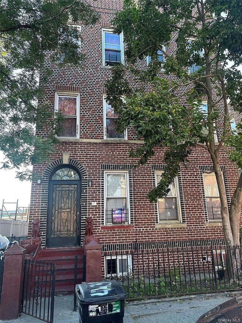 439 E 45th Street