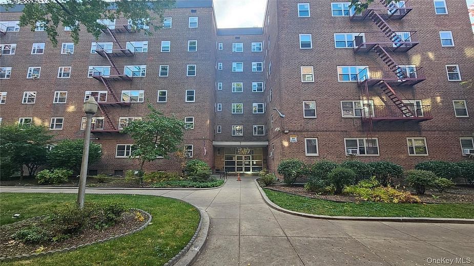 44-69 Kissena Boulevard #4M