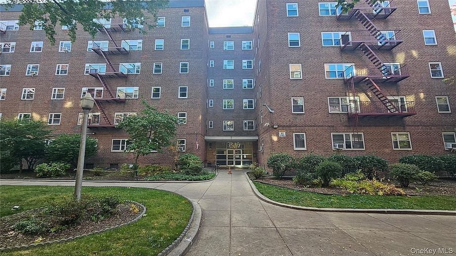 44-69 Kissena Boulevard #4M